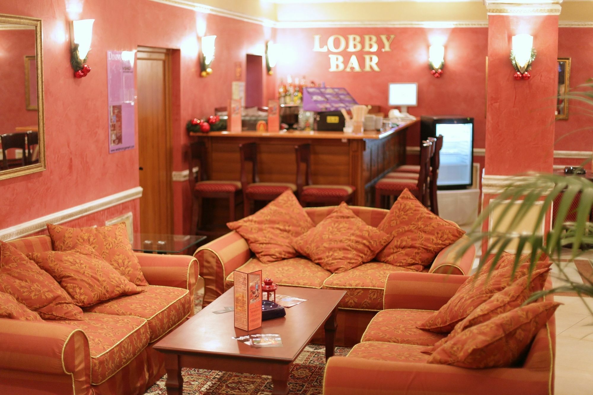 פמפורובו Grand Monastery Hotel Apartments מראה חיצוני תמונה