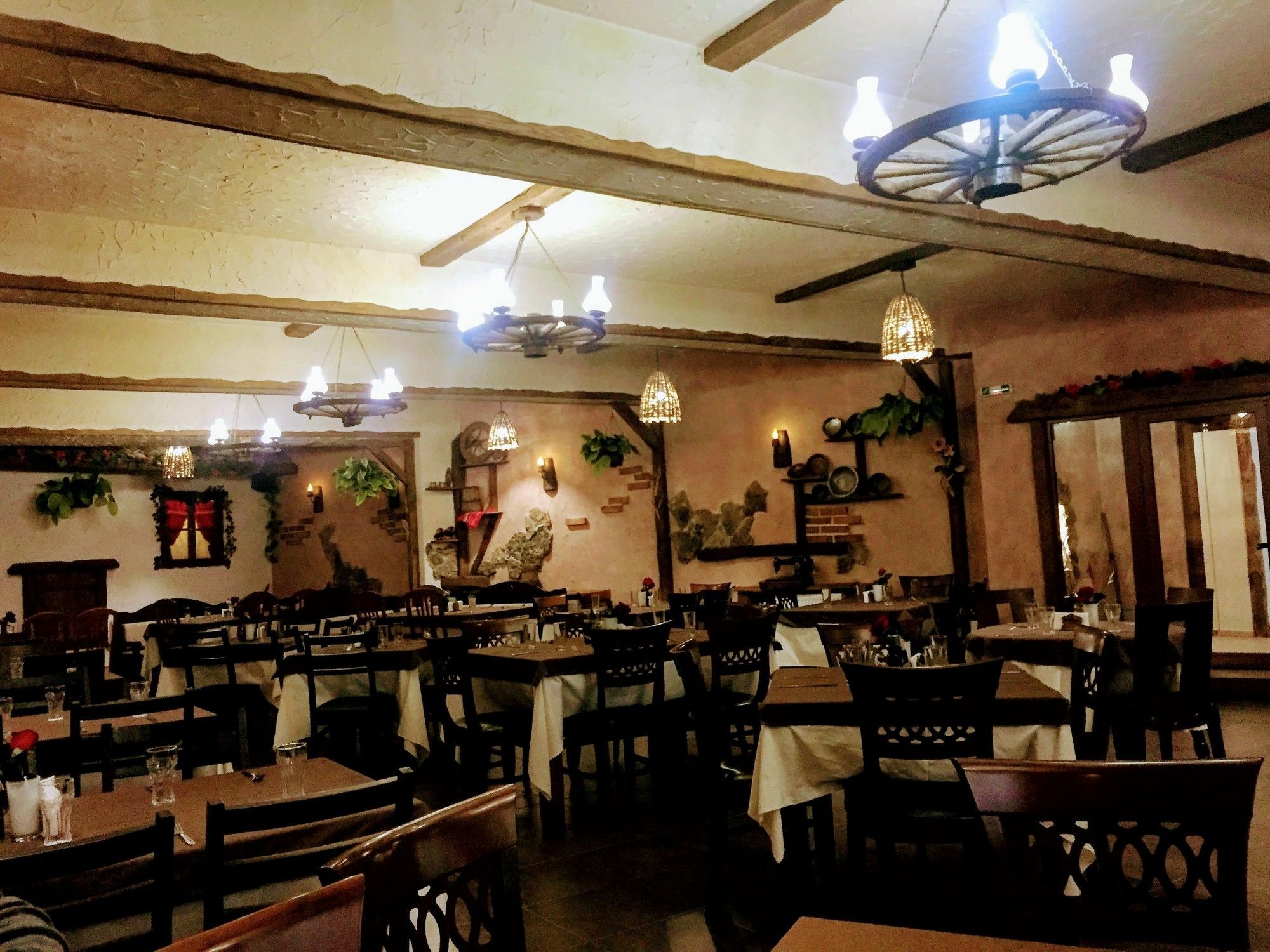 פמפורובו Grand Monastery Hotel Apartments מראה חיצוני תמונה